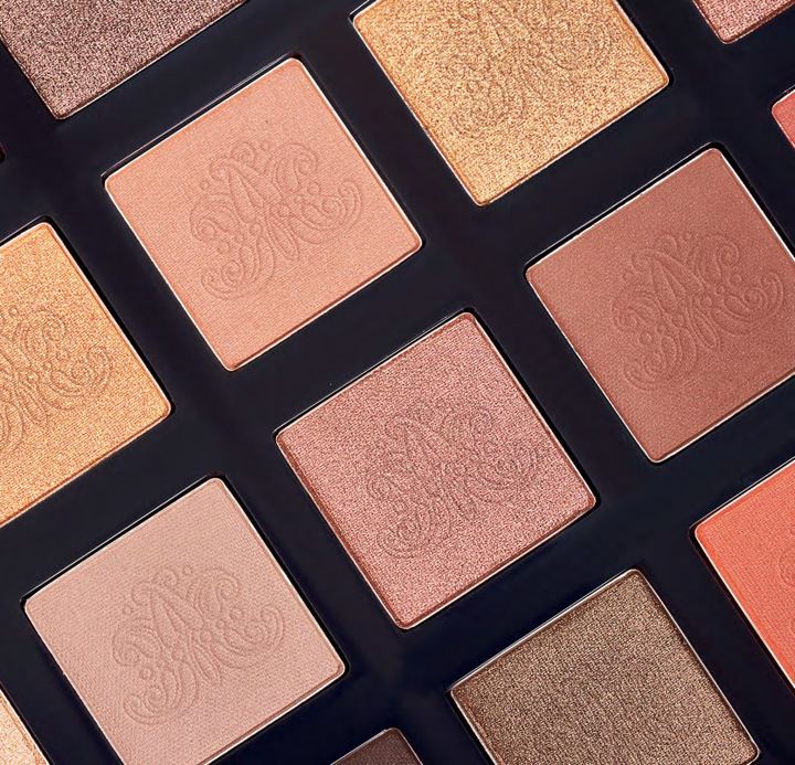Eyeshadow palette in warm tones